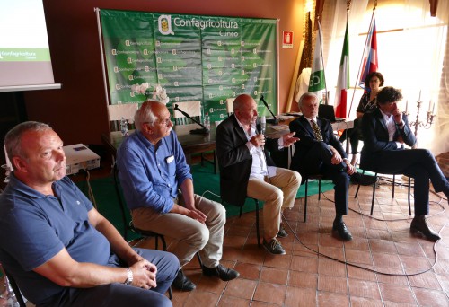 Da sinistra: Luigi Bianchessi (La Novella), Bartolomeo Bovetti (Compral Carne), Sergio Capaldo (La Granda), Oreste Massimino (presidente uscente di Confagricoltura Cuneo) e Aldo Barale (Ora Agricola).