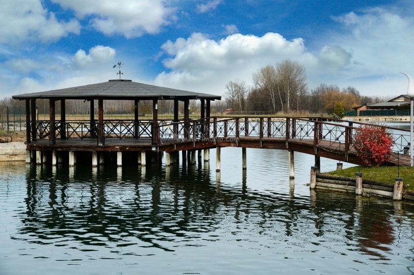 Un'immagine del Lago dei Salici, a Caramagna Piemonte (CN)