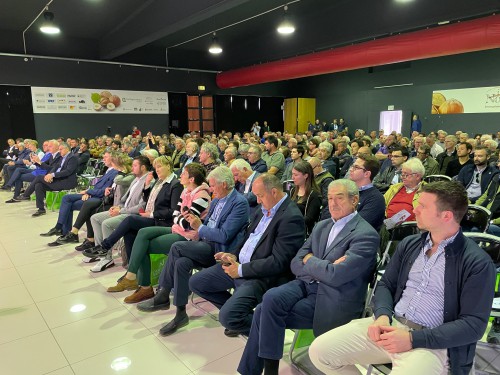 Centinaia di corilicoltori e operatori del settore hanno partecipato al convegno di Confagricoltura a Cherasco